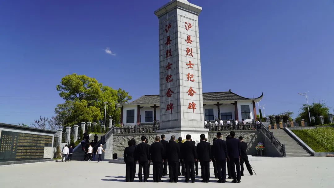 组织干警前往泸顺起义陈列馆,泸县屈氏庄园,泸县烈士陵园等红色基地