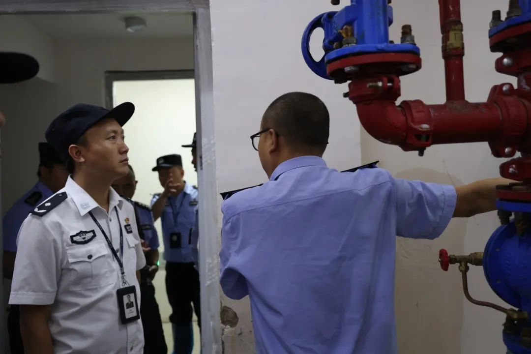 闻"汛"而动 | 崇州监狱全力以赴筑牢防汛"安全堤"_澎湃号·政务_澎湃