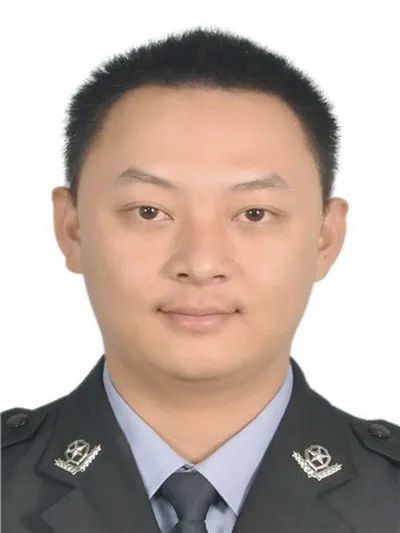 李涛锋 平远县公安局大柘派出所副所长潘勇把根深深扎入基层,十几年如
