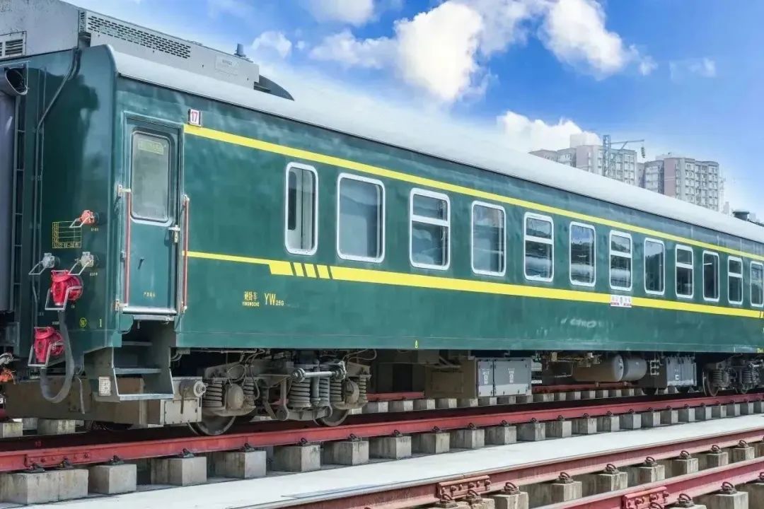 由空调发电车供电25g型客车是中国铁路的空调客车型号之一,列车走高