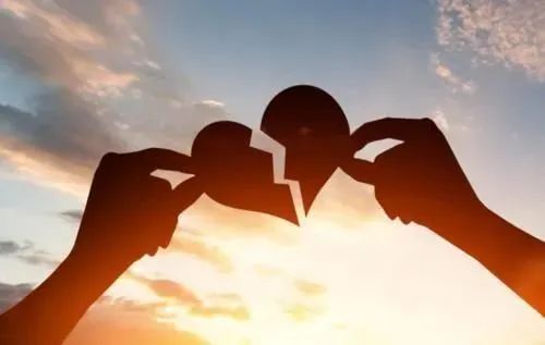 日常互赠礼物,微信发红包好不浪漫……但是,如果有一天分手了,给出去