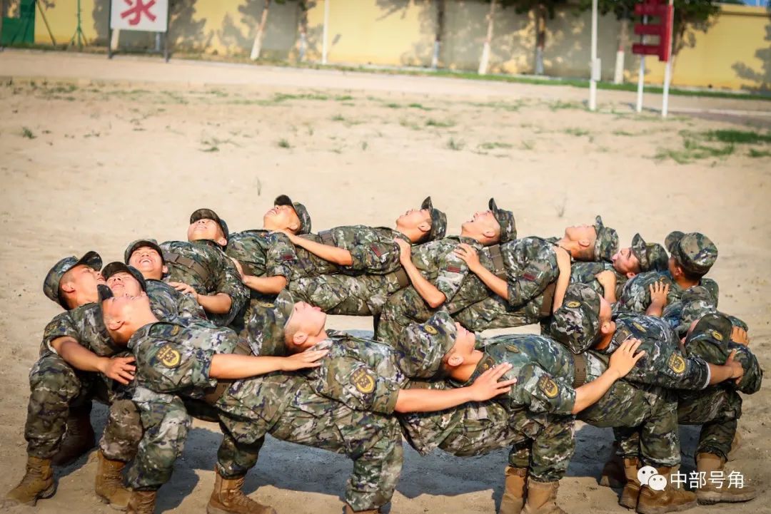 武警官兵带你"玩转"趣味体能训练