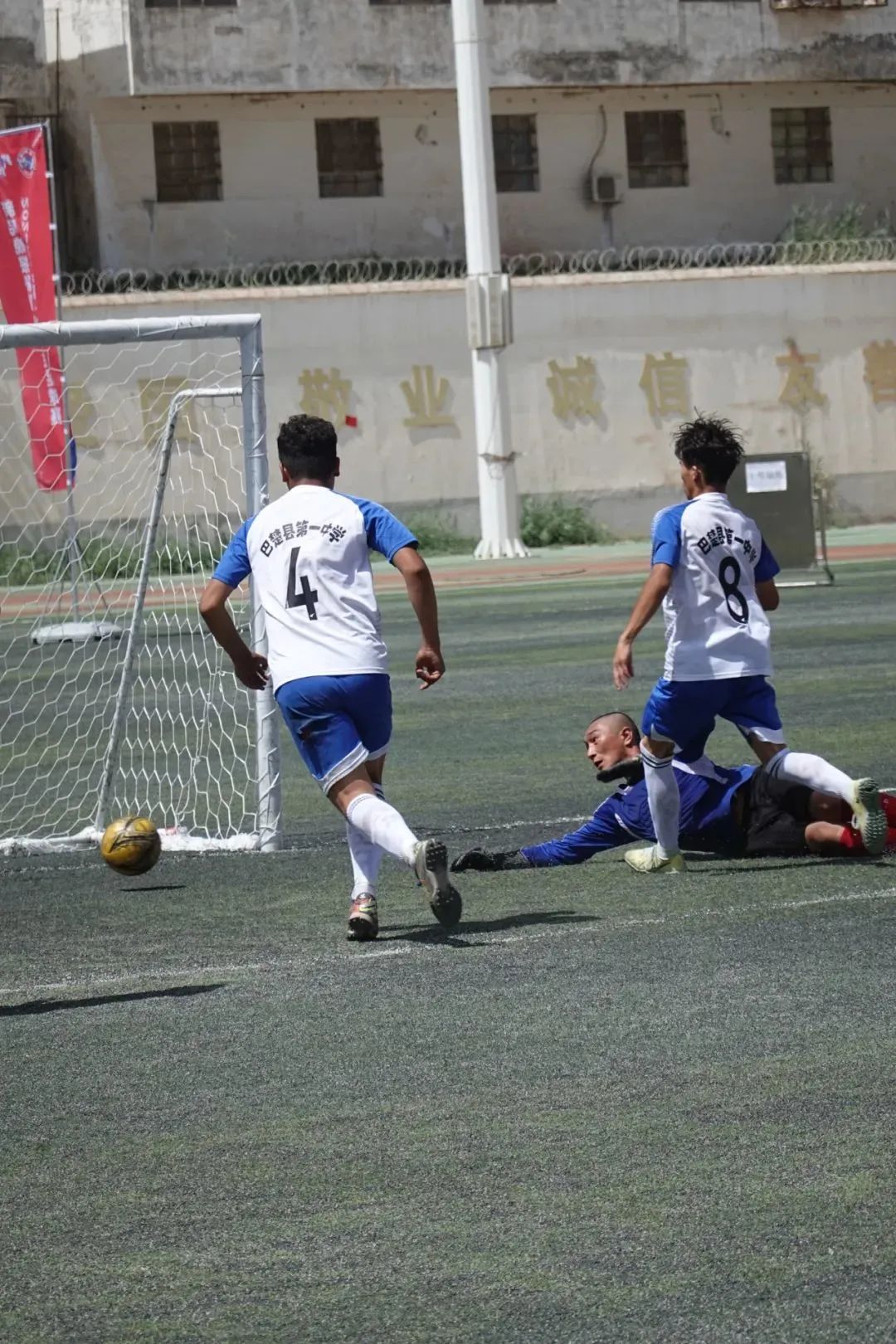 动态海港上汽杯新民晚报暑期中学生足球赛喀什赛区落幕9月上海见