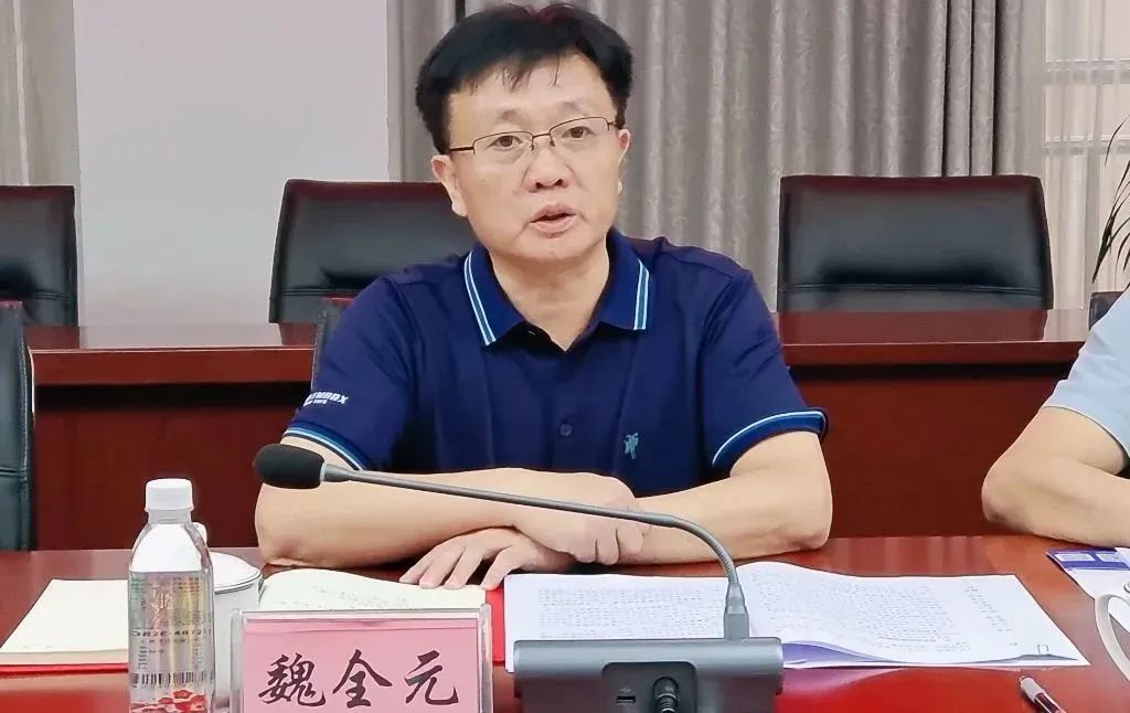 魏全元指出,华蓥市人民法院全力攻坚"执行难",工作中思路清晰,重点