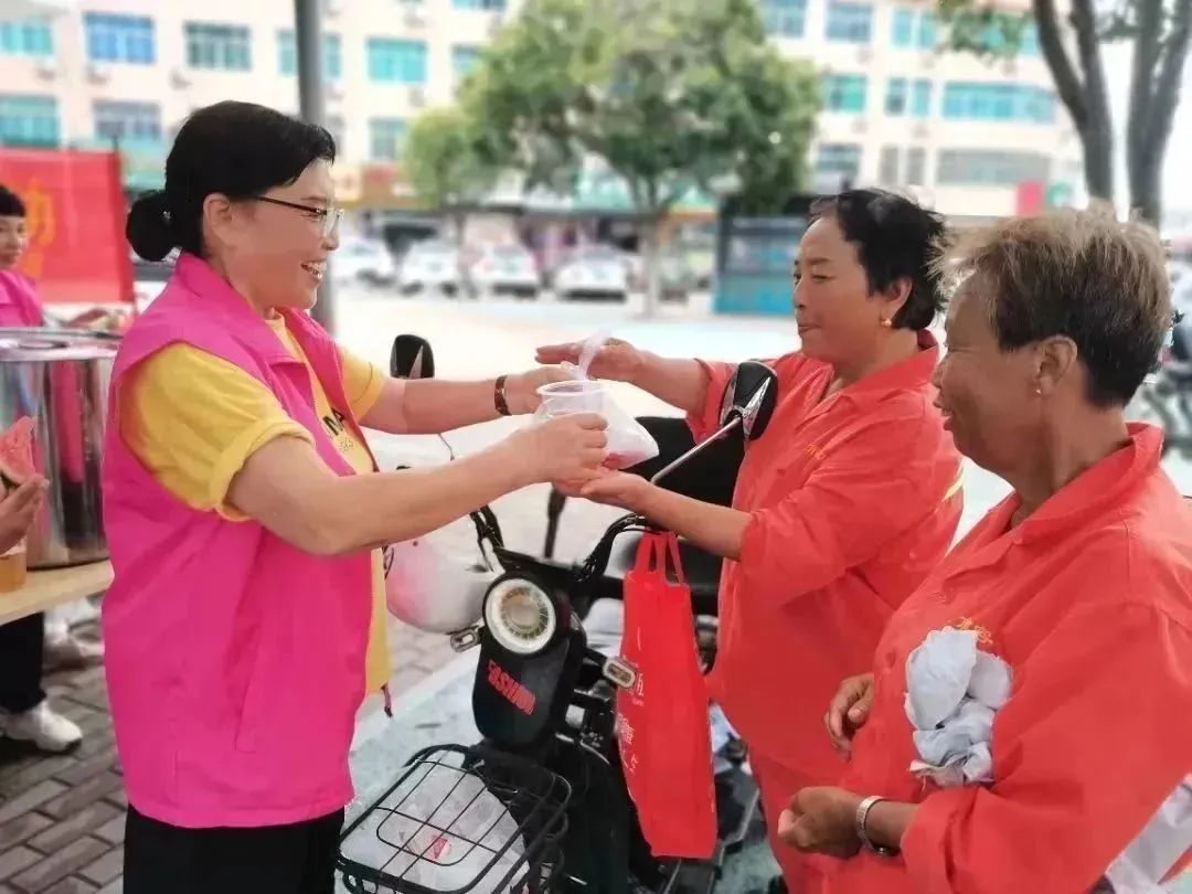 巾帼共建｜“盛夏添凉爽 巾帼沁人心”——玉环市妇联开展送清凉志愿服务活动_澎湃号·政务_澎湃新闻-The Paper