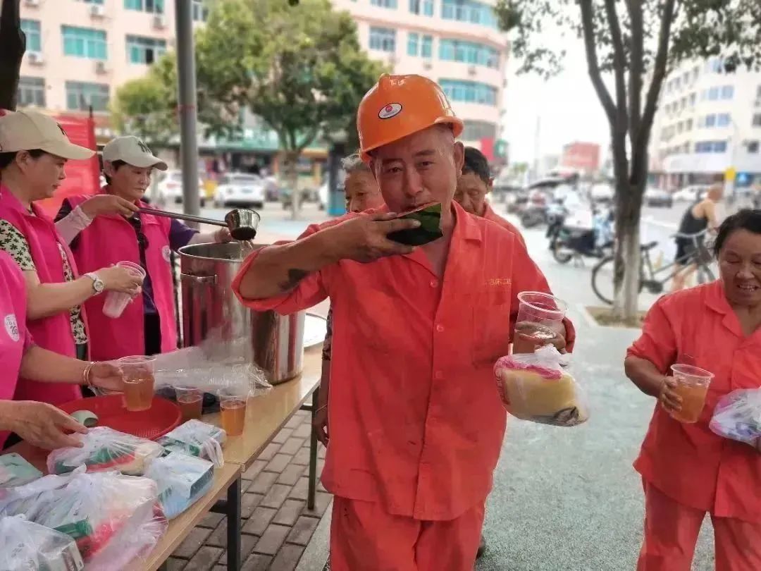 巾帼共建｜“盛夏添凉爽 巾帼沁人心”——玉环市妇联开展送清凉志愿服务活动_澎湃号·政务_澎湃新闻-The Paper