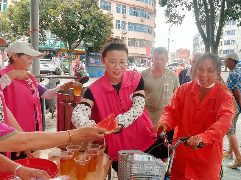 巾帼共建｜“盛夏添凉爽 巾帼沁人心”——玉环市妇联开展送清凉志愿服务活动_澎湃号·政务_澎湃新闻-The Paper