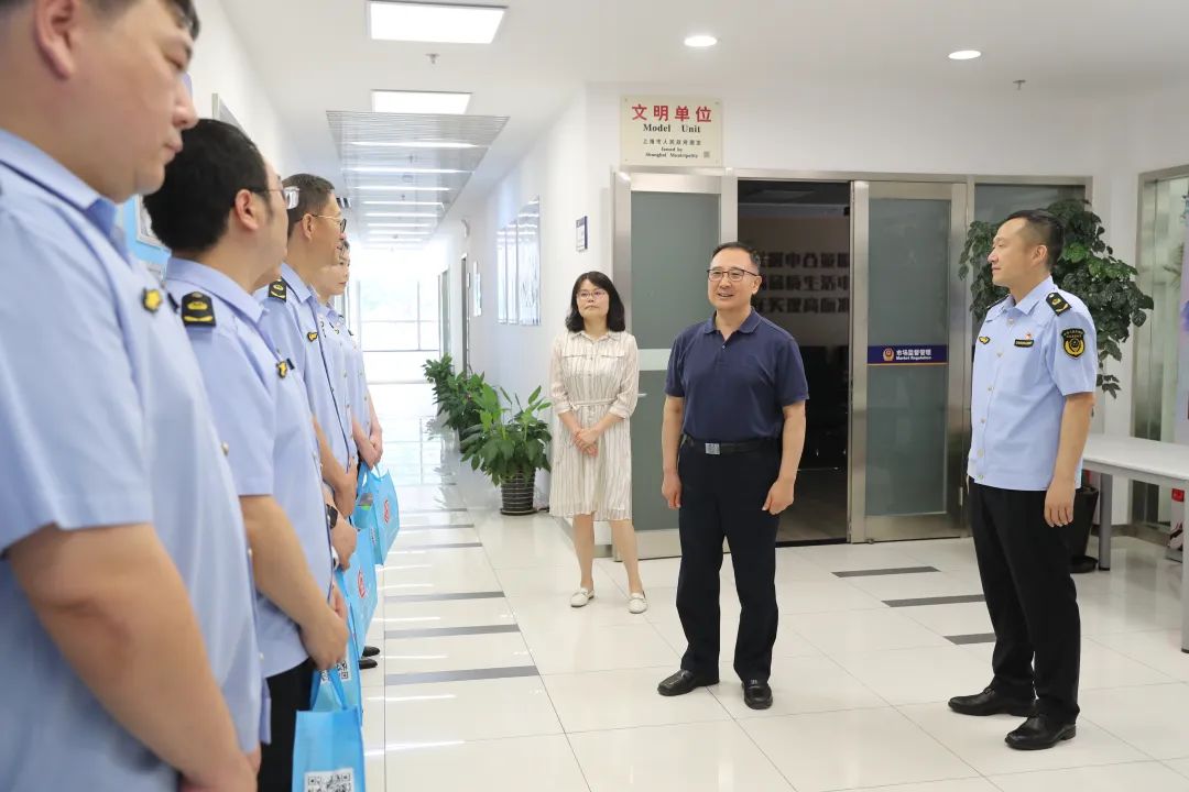 动态 | 夏日送清凉！区政协主席黄冲带队深入基层开展慰问
