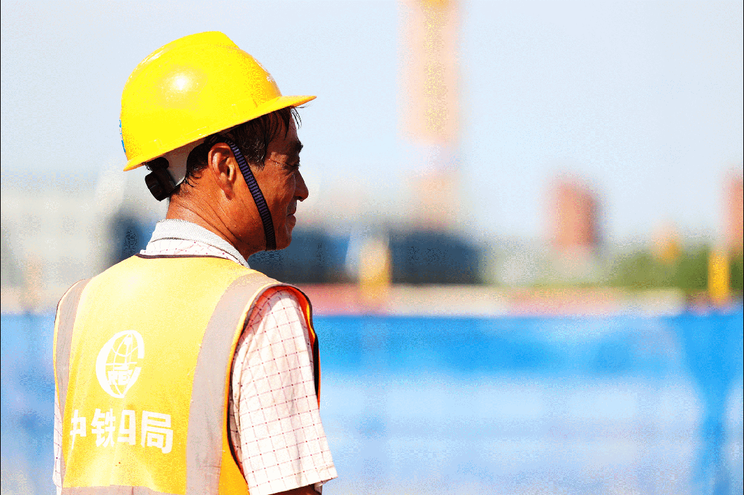 战高温 不服“暑” | 致敬!高温下的中铁四局建设者_澎湃号·政务_澎湃新闻-The Paper