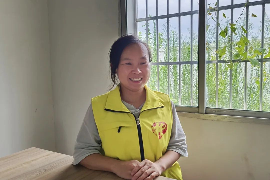 1983年,刘凤出生于麻城市夫子河镇刘家大塆村,自幼受太外婆影响,热爱