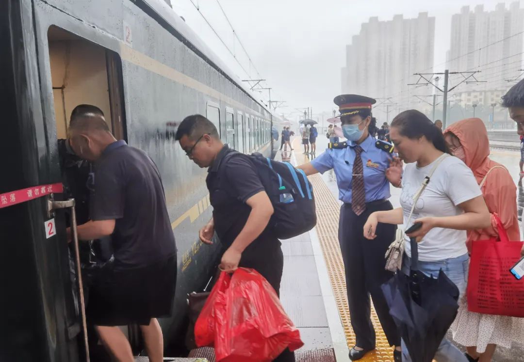 临时停车时间达8小时以上部分列车遭遇大面积晚点多趟旅客列车z50次,t