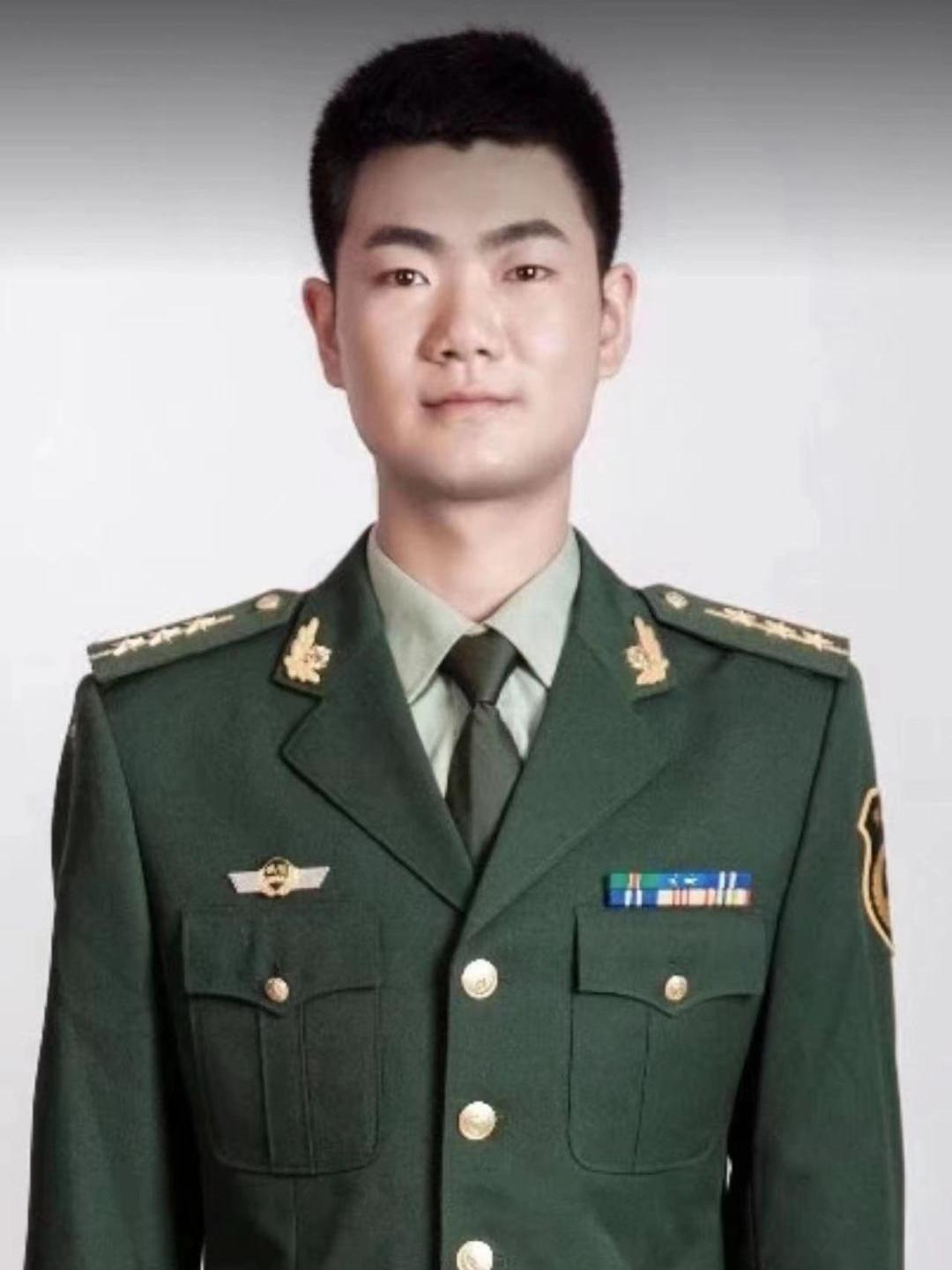 2012年入伍青海省武警总队◆ 上等兵军衔◆ 2014年退役◆ 两次优秀