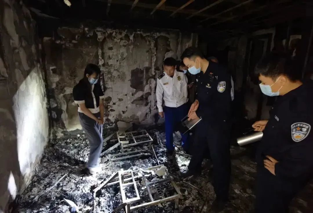 男子凌晨连续三次故意纵火!刑拘!_澎湃号·政务_澎湃新闻-The Paper