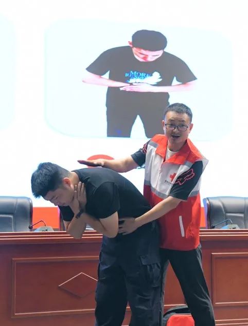 应急急救知识培训_监狱急救知识培训_黄金四分钟急救技巧