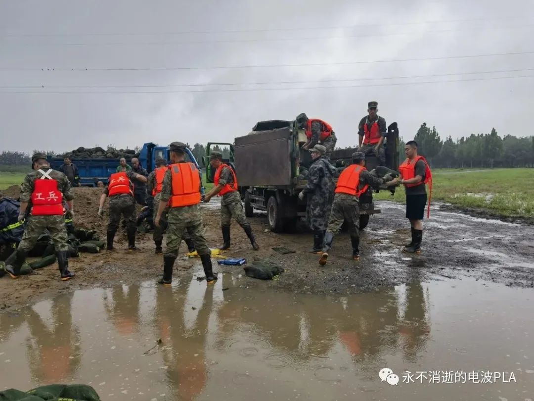 洪水不退我不退！子弟兵坚守大石河溃堤口抗洪抢险澎湃号·政务澎湃新闻 The Paper 6843