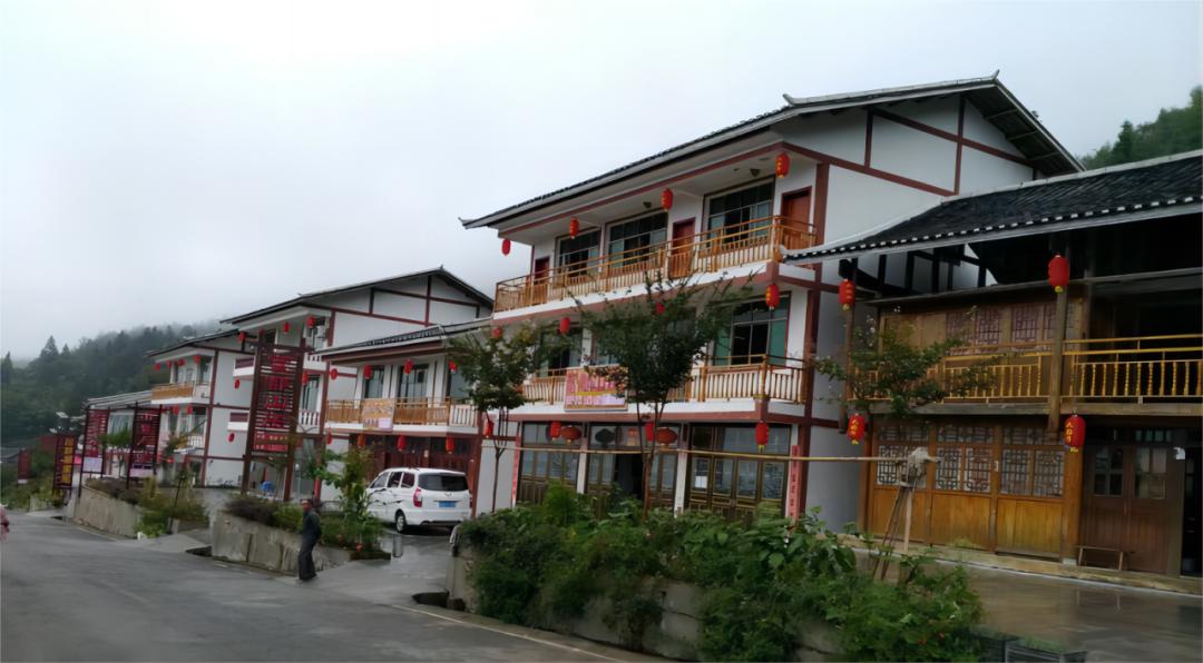 当地居民闲置农宅改造而成的一家集吃住一体的农家乐.