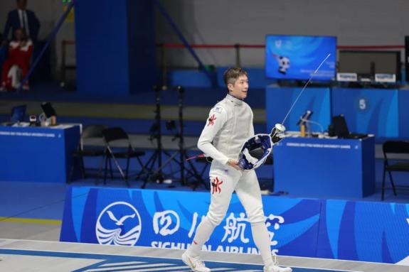 香港队首夺全运会击剑金牌 张家朗：夺冠关键在于团队_成都大运会击剑邵雅琦首金_大运会击剑张家朗花剑金牌