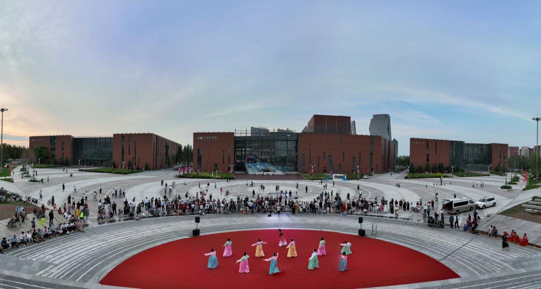 热情洋溢的文化中心广场安静文艺的大庆市美术馆剧目纷呈的大庆歌剧院