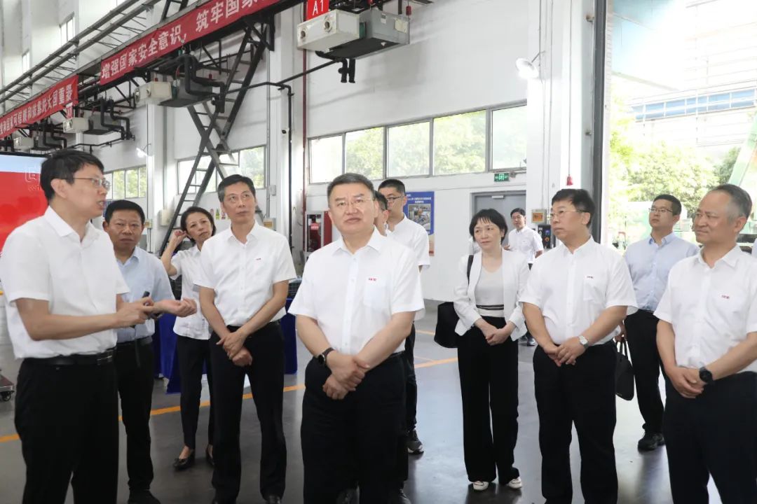 王海波赴南京成员单位开展主题教育专题调研