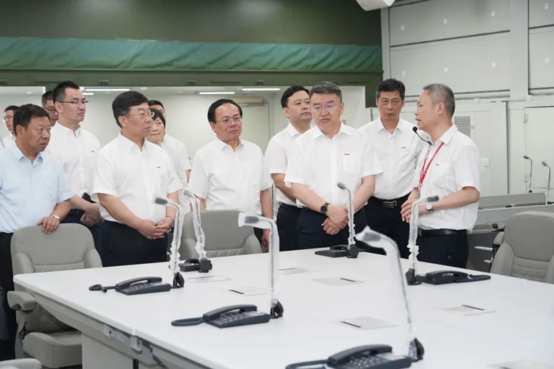 王海波赴南京成员单位开展主题教育专题调研