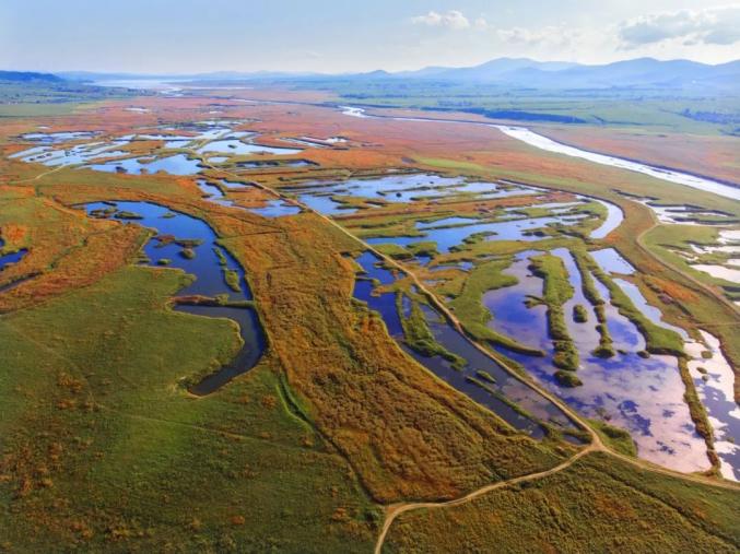张春山《虹映松花湖》 陆民—吉林松花湖《家园-北湖》 李雪松《莫莫