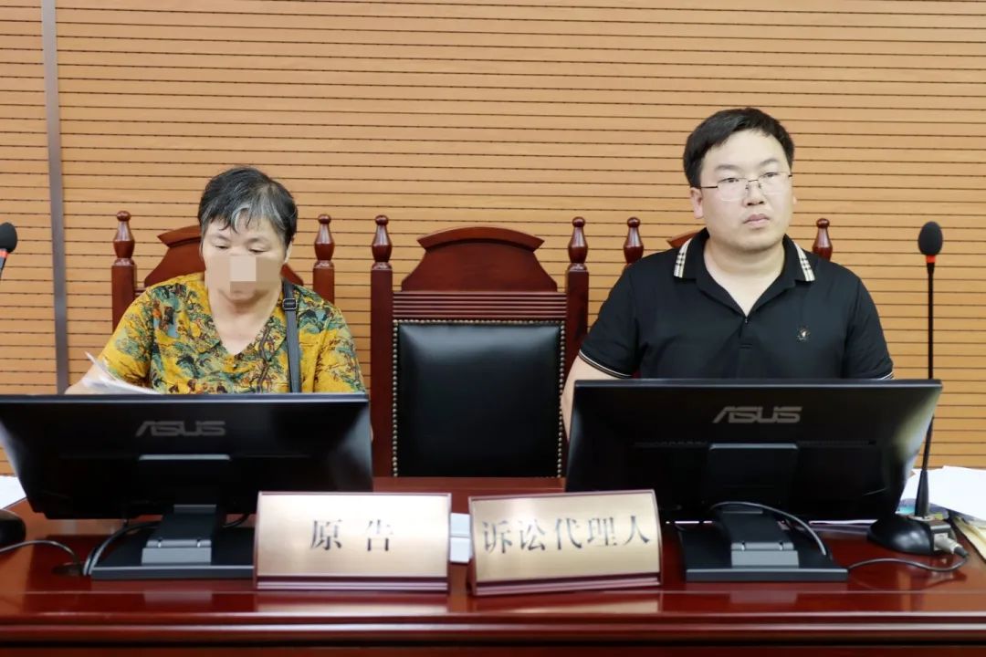 邵阳市人民政府副秘书长刘文兰作为行政机关负责人出庭应诉并发表意见