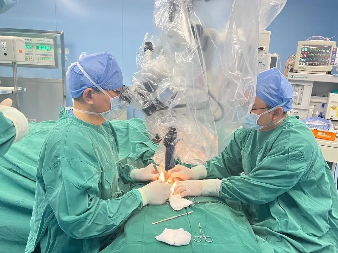 什么是显微镜手术主刀手术万余例 ，显微镜下展绝技_https://www.jmylbn.com_新闻资讯_第4张
