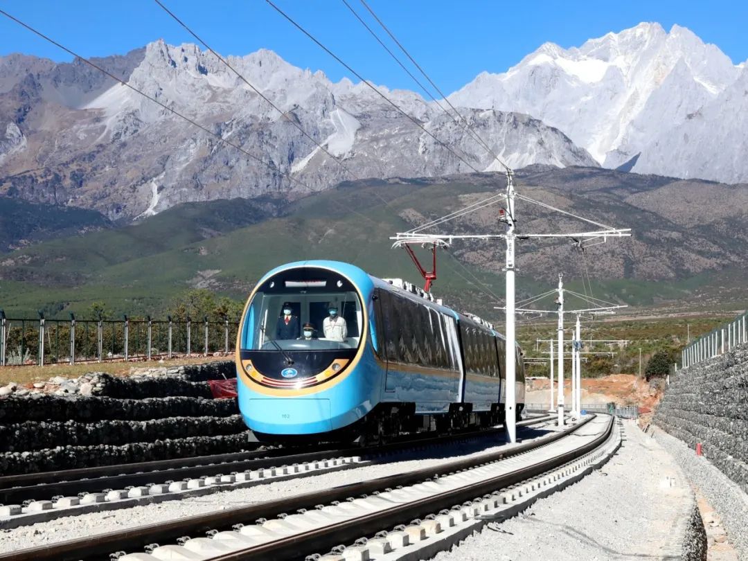 高地板有轨电车(香港轻铁列车)明星产品:自己与这座城市的美好记忆有