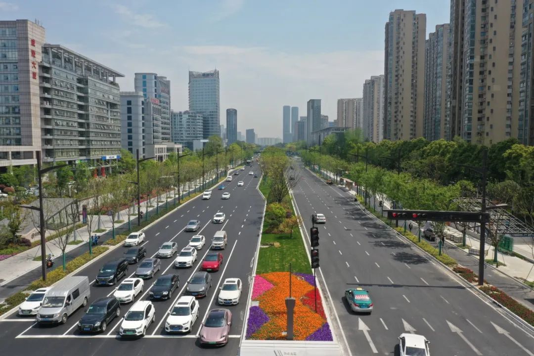 江南大道与西兴路口施工前的状况我叫吴义明,是高新区