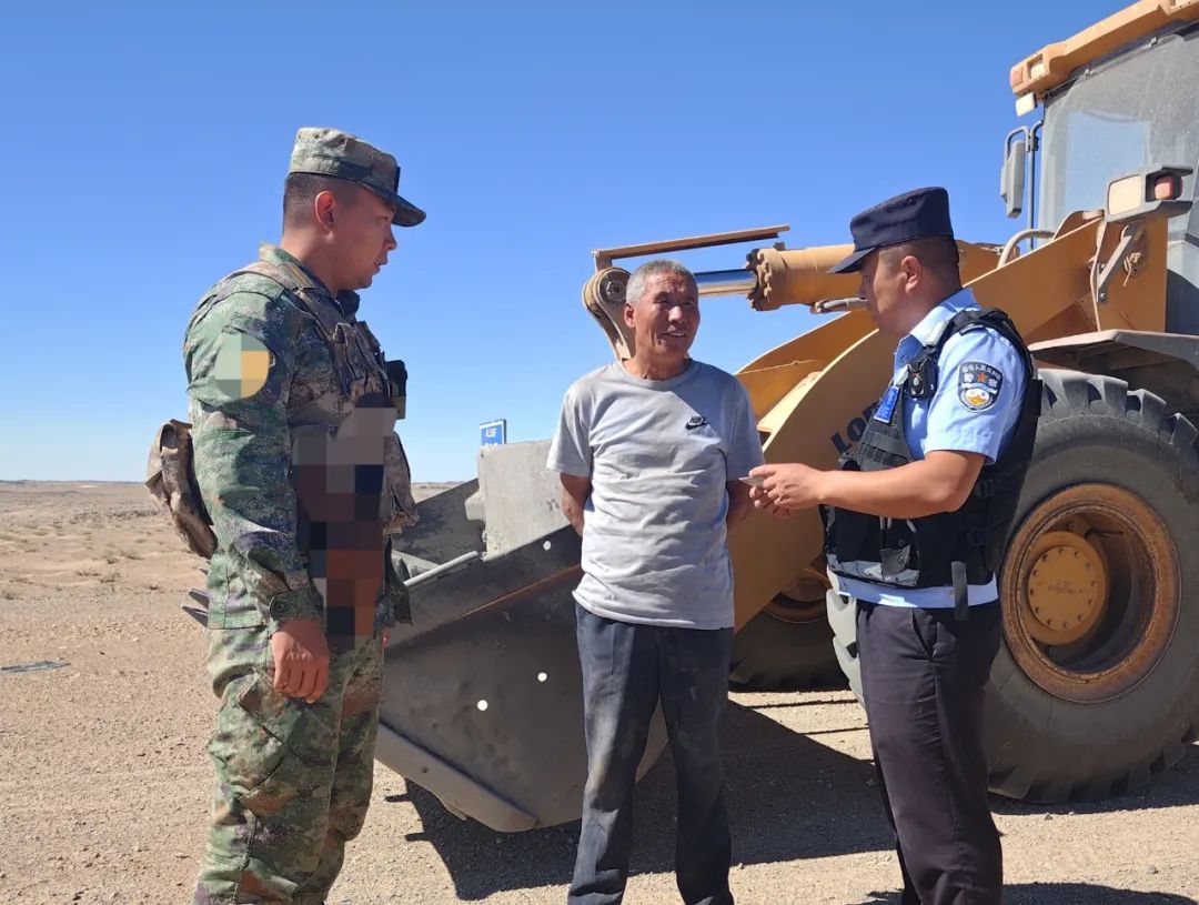 阿右旗公安:阿拉腾敖包边境派出所联合巡边