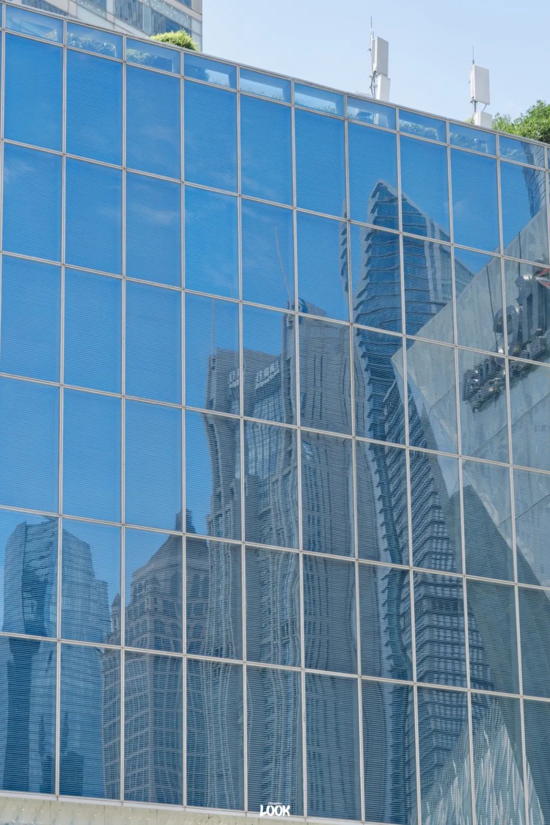 上海的这些建筑,其实是面镜子