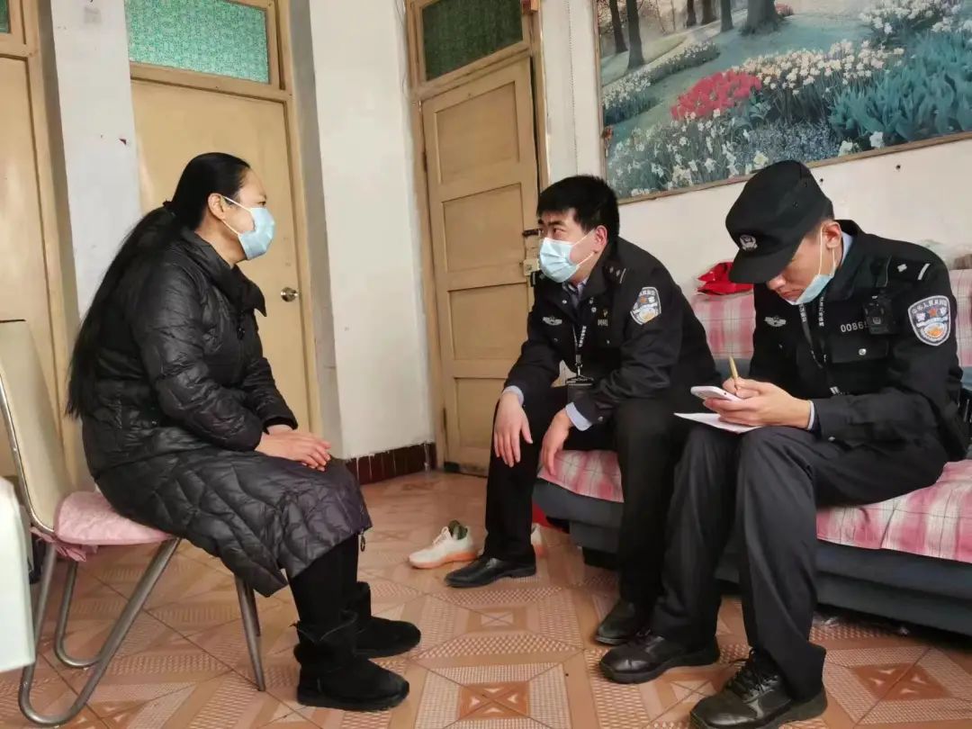 他所在的杜桥派出所是全局处警量最大,流动人口最多,治安形势最为复杂