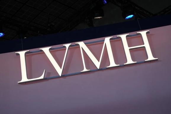 Louis Vuitton retire un keffieh de la vente après une polémique