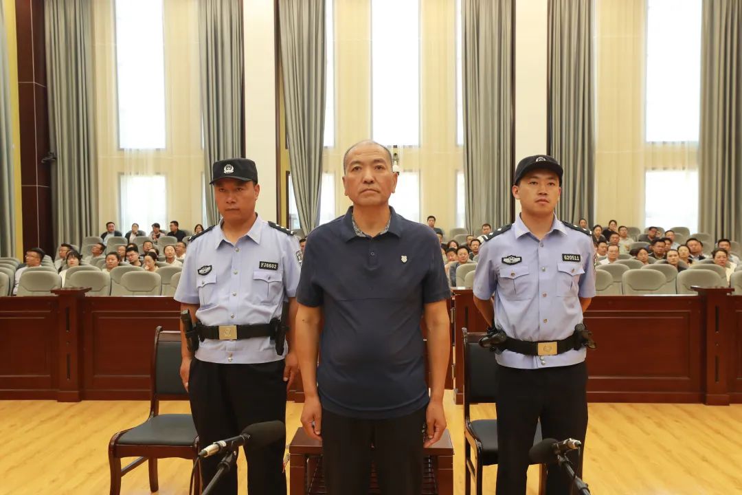 甘肃省临夏回族自治州交通运输局原局长吴国峻受贿案一审开庭_澎湃号