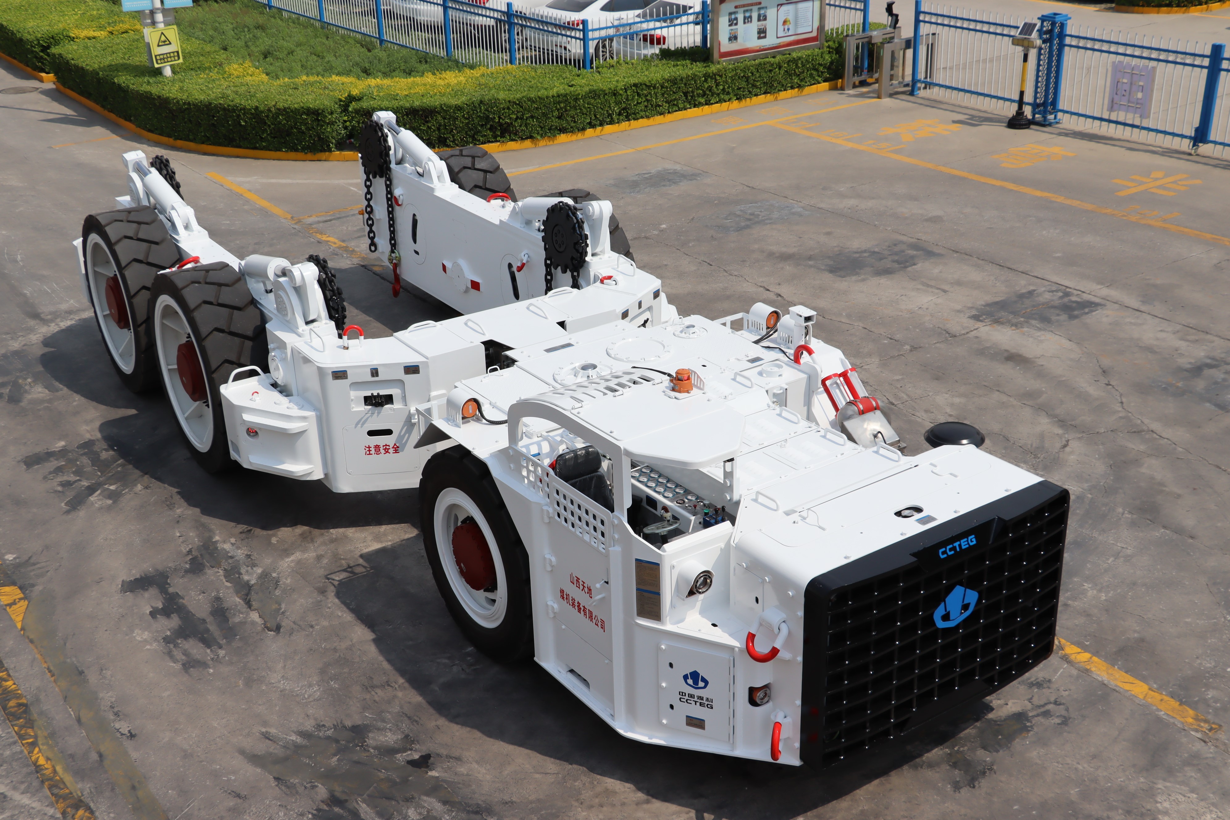 全球首套铰接式百吨级综采成套搬家装备成功应用