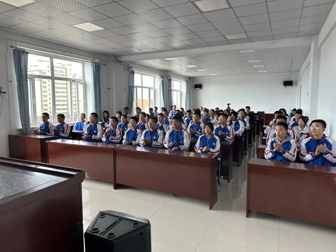 绥滨县第五中学法治副校长 王月姣绥滨县第二小学法治副校长 张东文