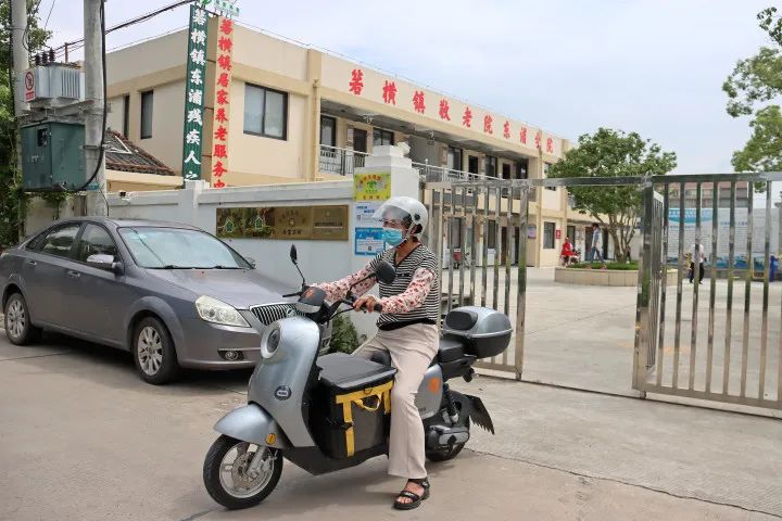 8月31日10点30分,在台州温岭市箬横镇东浦村,来自该镇东浦居家养老