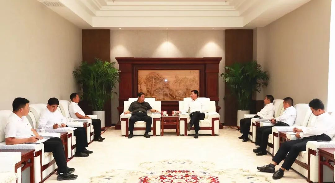 鄂托克前旗与乌兰集团举行工作座谈