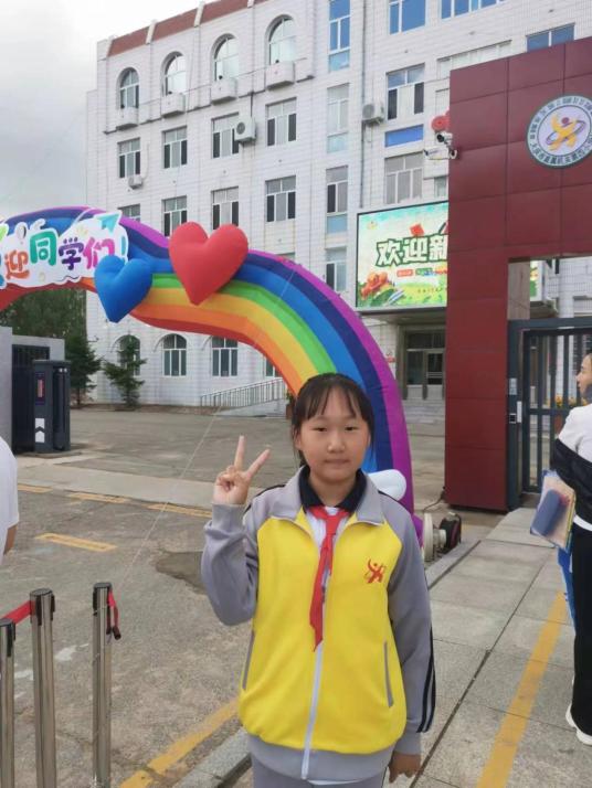 大庆中小学校学生昨天返校,小记者带你看看"神兽回笼"现场!