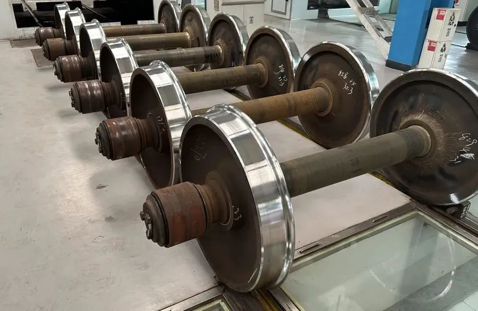 揭秘!铁路货车"美妆"全过程