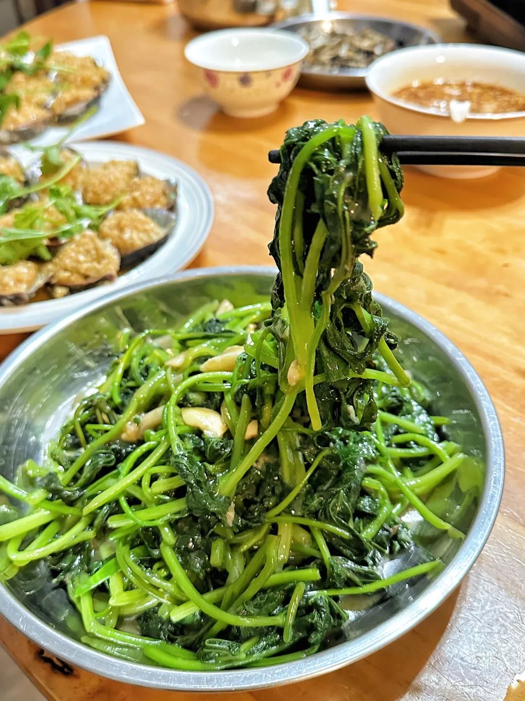 "三亚人饭桌上永远的cp——小鱼干配稀饭无需花里胡哨的山珍海味,不用