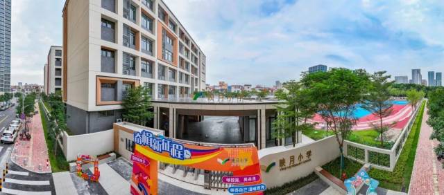 映月小学位于桂城街道夏平西路,佛山一环东侧,一河环绕,环境优美.