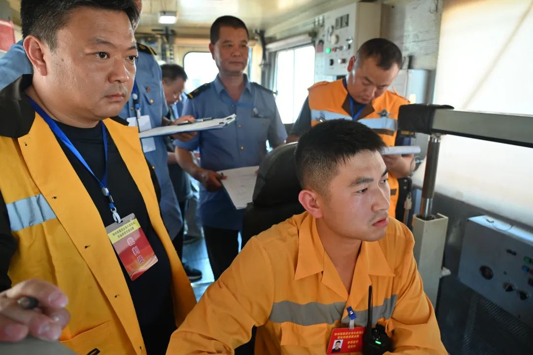 大机司机亮出绝活_澎湃号·政务_澎湃新闻-the paper