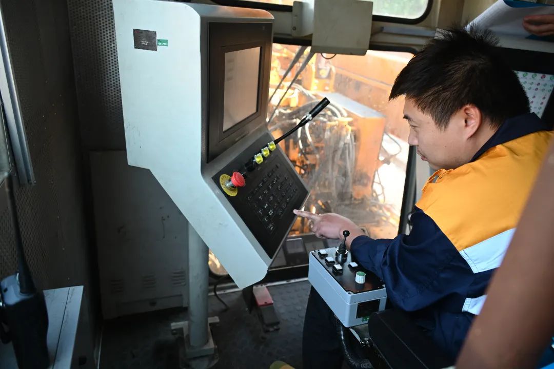 大机司机亮出绝活_澎湃号·政务_澎湃新闻-the paper