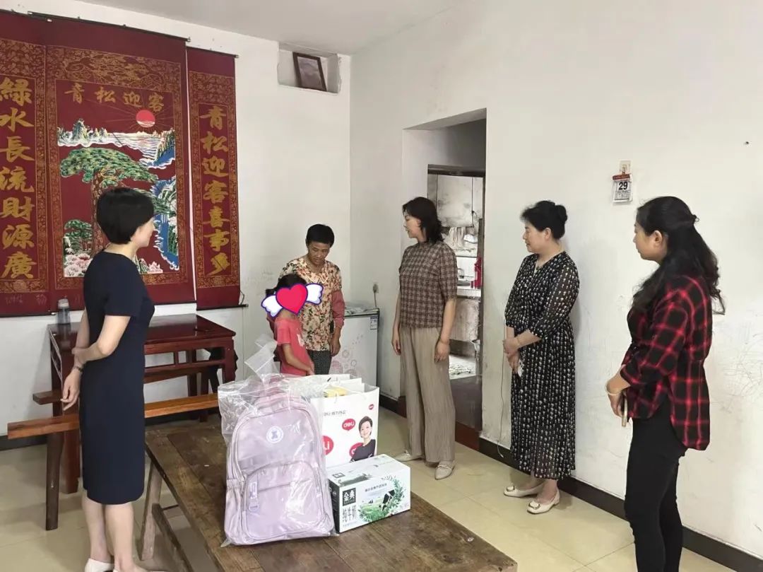 乡中心村对口帮扶留守女童家中开展慰问,市高新区党工委副书记黄文娜