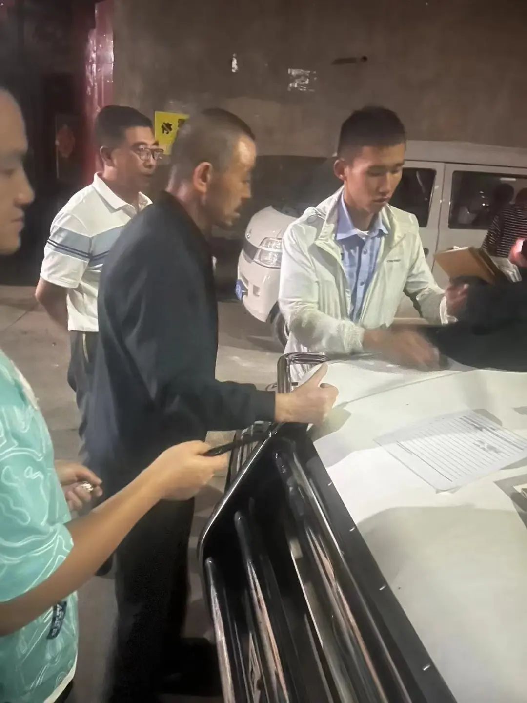 闻令而动 禄劝法院干警夜晚突击执行一起案件_澎湃号·政务_澎湃新闻