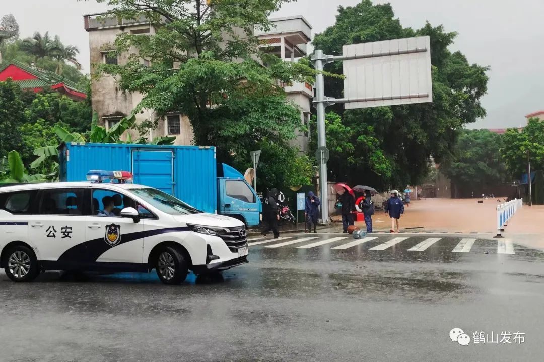 鶴山市多部門迅速行動,合力處理城區積水_澎湃號·政務_澎湃新聞-the