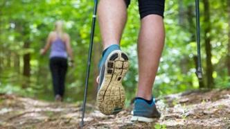 散步对血管有好处吗？60岁后别和步数较劲
