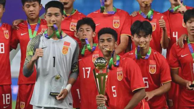 再踢还能赢日本！15岁国少门将志向远大，要做中国拉姆斯代尔