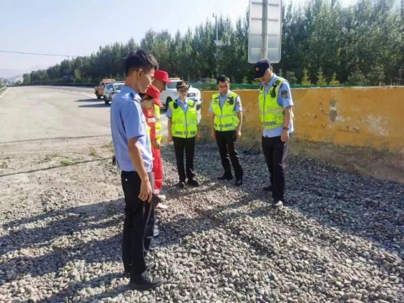 平安建设 | 化隆交警:联合高速养护、路政开展高速公路隐患排查治理工作